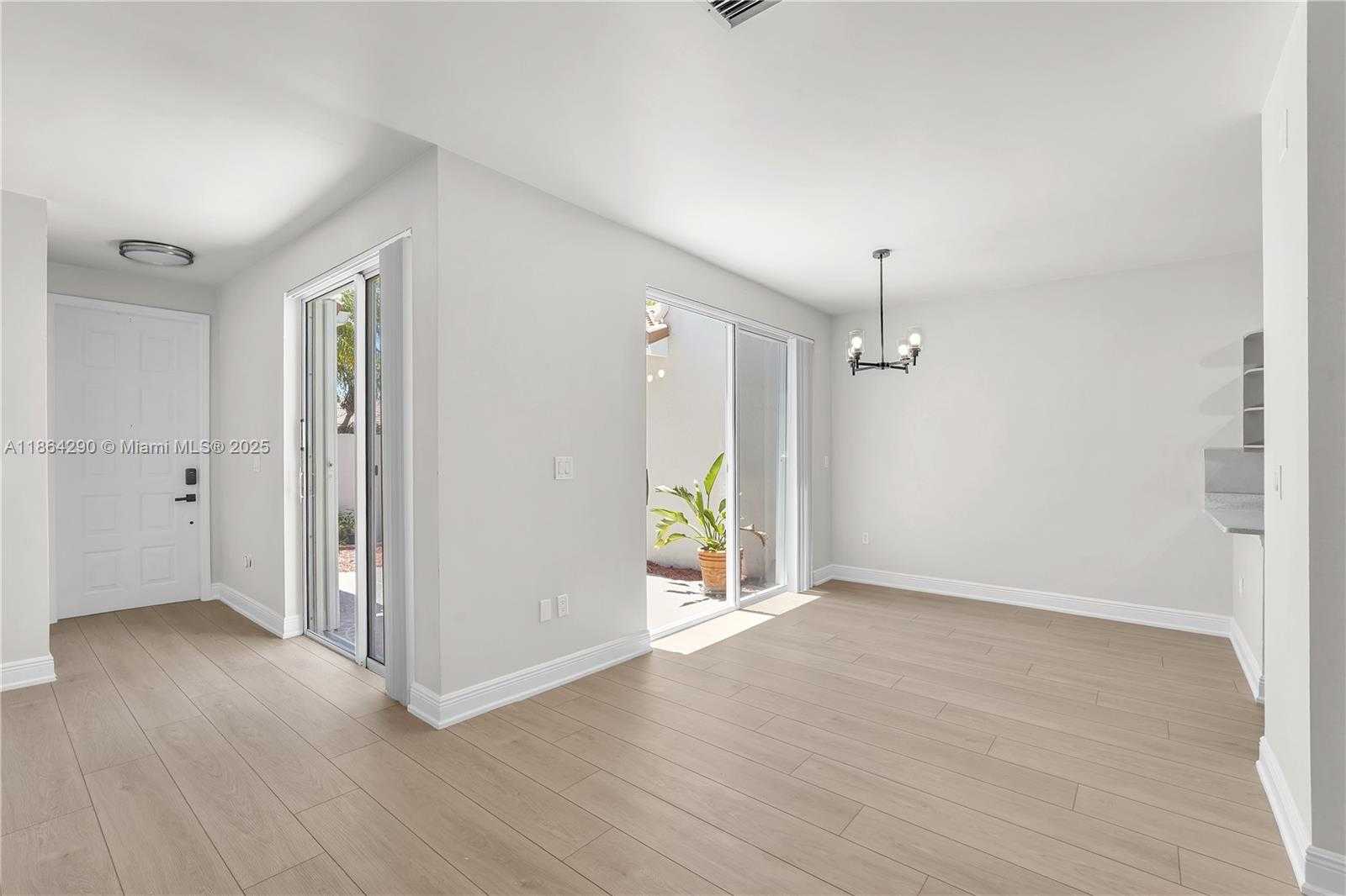 Small Image of 1125 DOVEPLUM ST, Hollywood Number 9