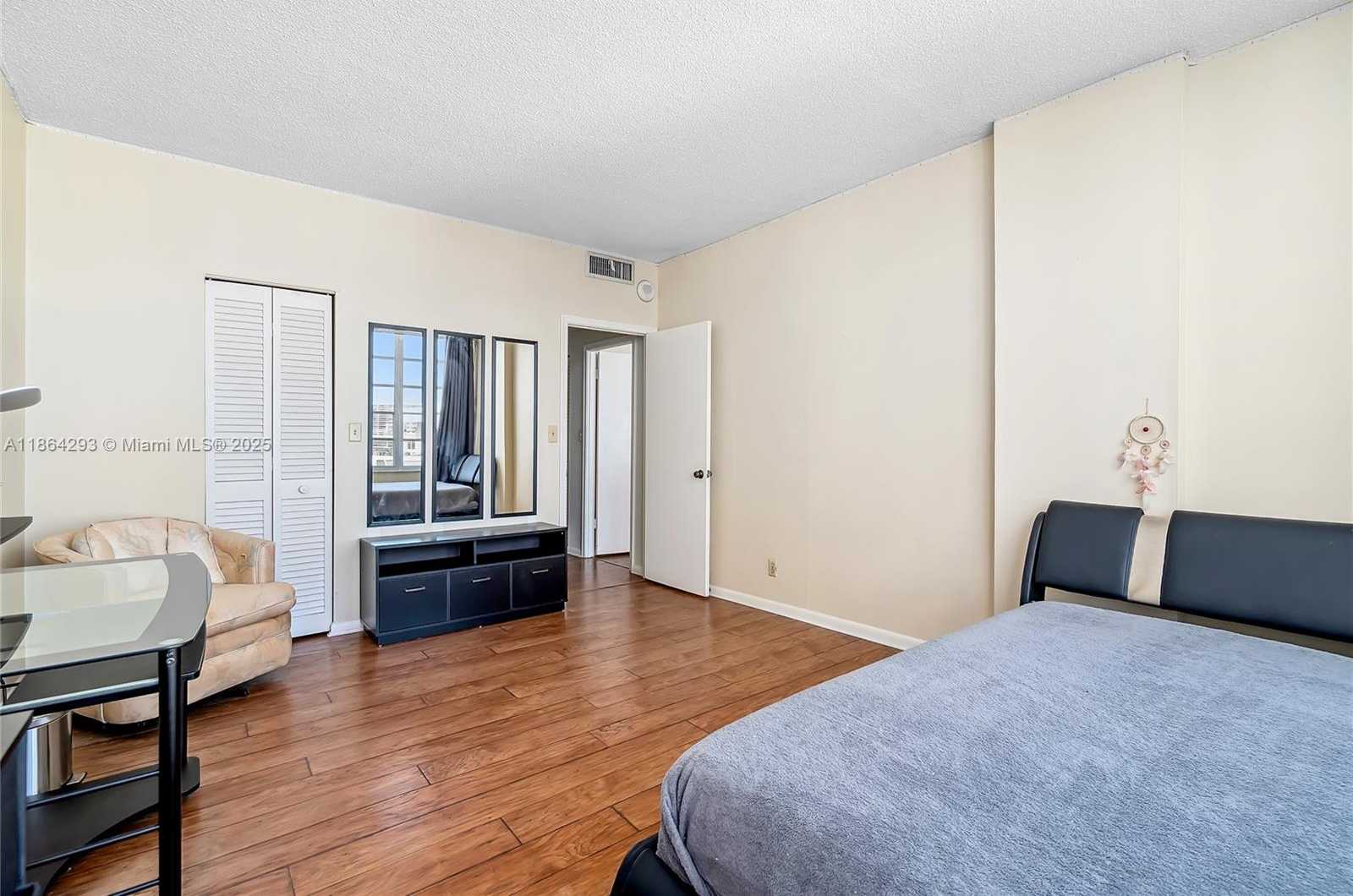 Small Image of 1825 SOUTH OCEAN DR #1, Hallandale Beach Number 21