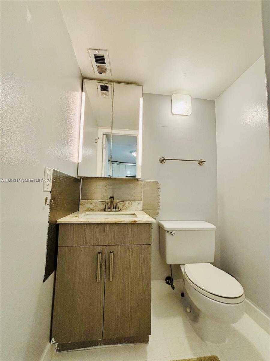 Small Image of 1817 SOUTH OCEAN DR #622, Hallandale Beach Number 18