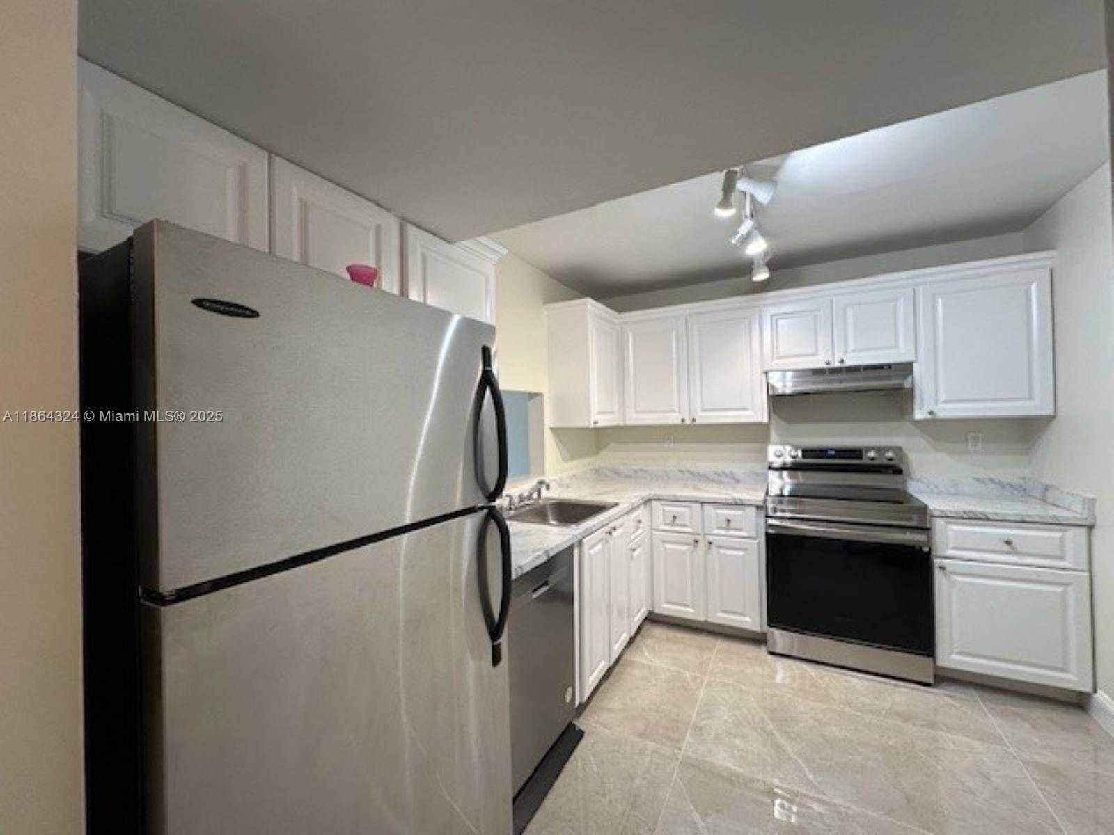 Small Image of 721 NORTH PINE ISLAND RD #214, Plantation Number 7