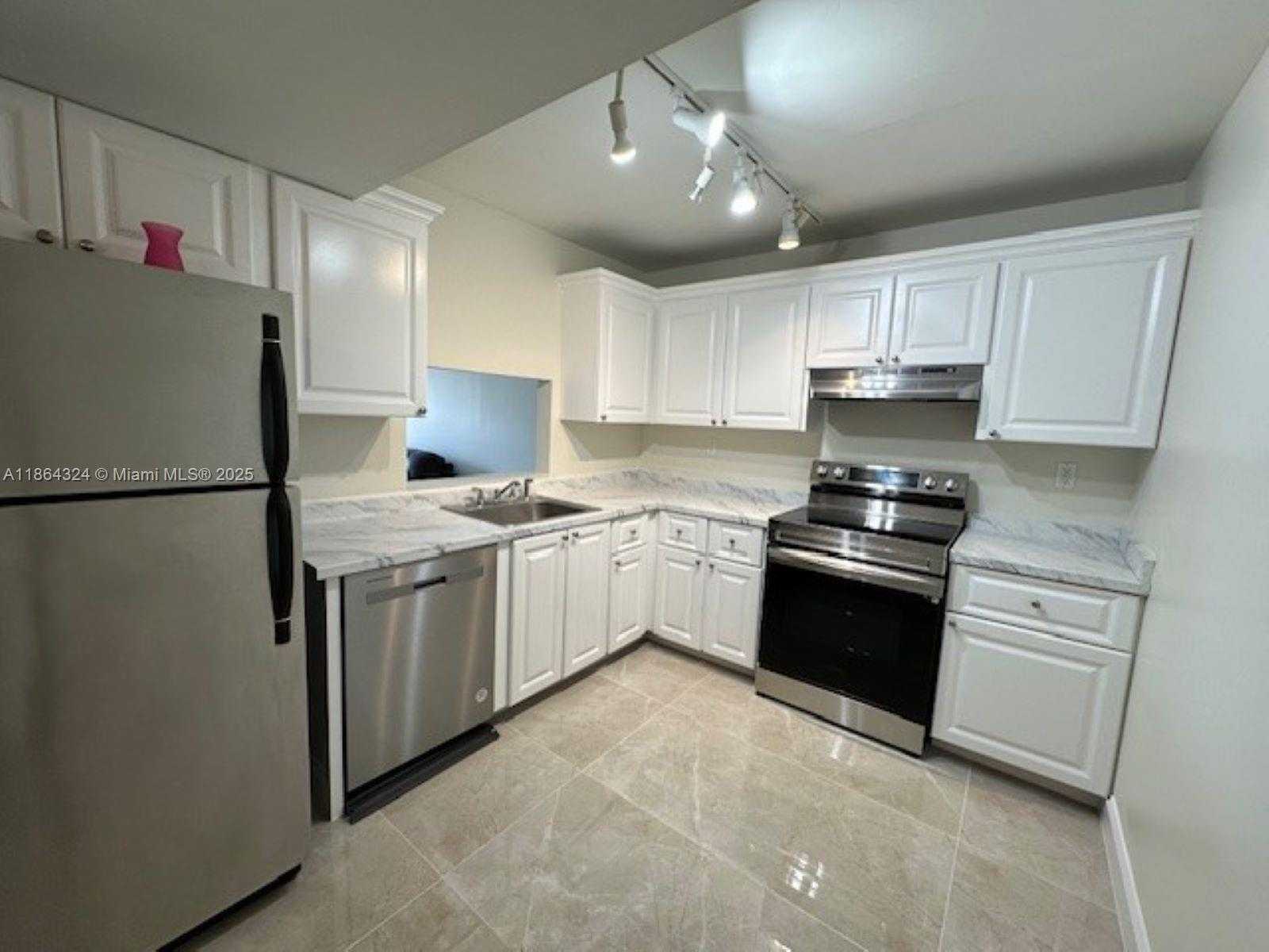 Small Image of 721 NORTH PINE ISLAND RD #214, Plantation Number 8