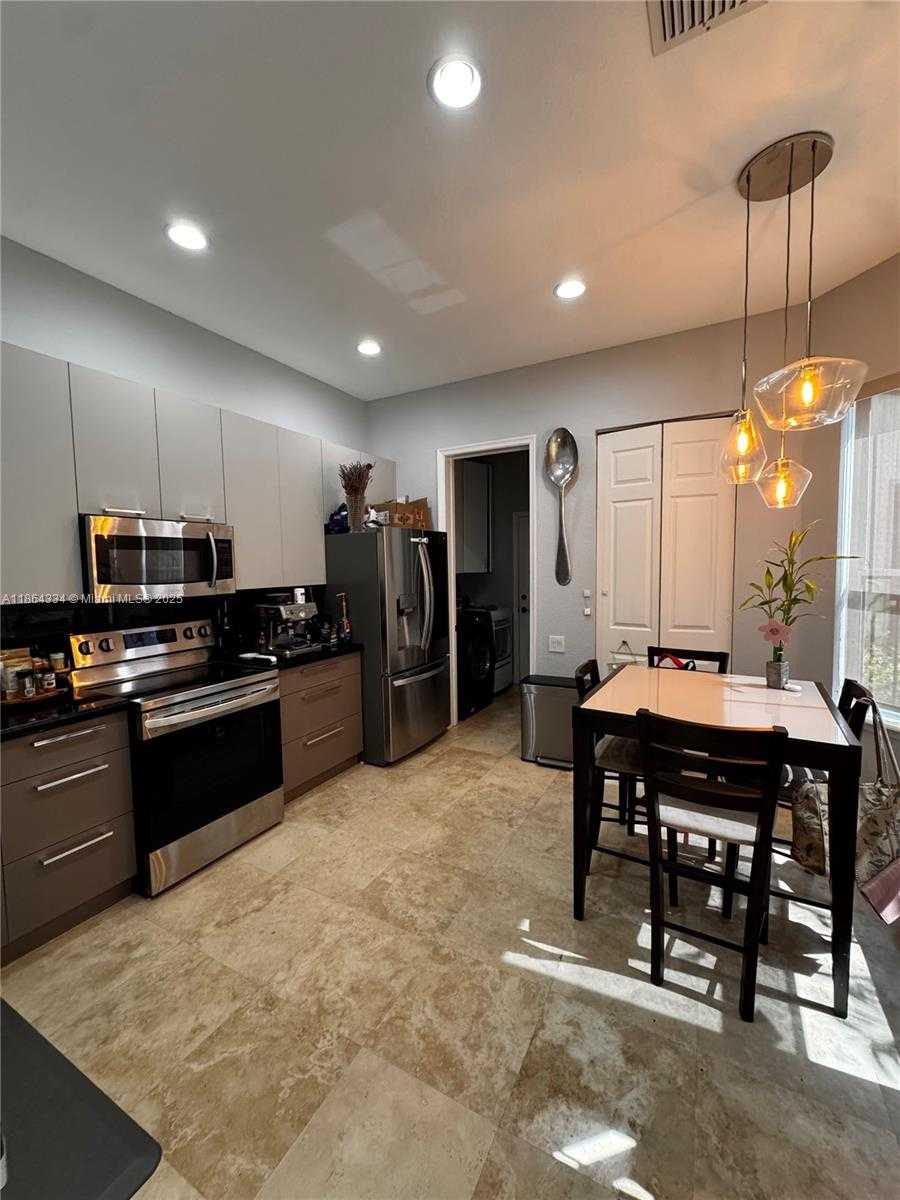 Small Image of 876 WEST SPINNAKER DR W, Hollywood Number 12