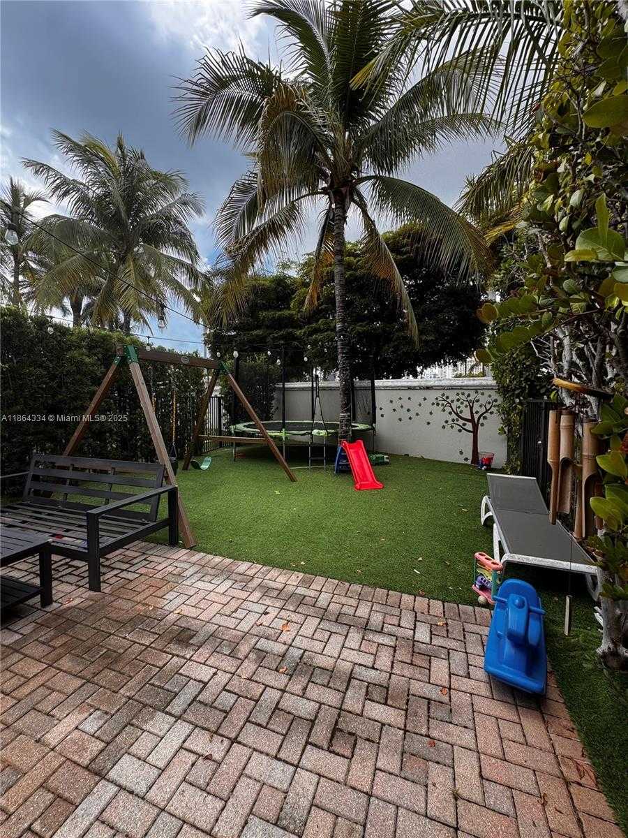 Small Image of 876 WEST SPINNAKER DR W, Hollywood Number 18