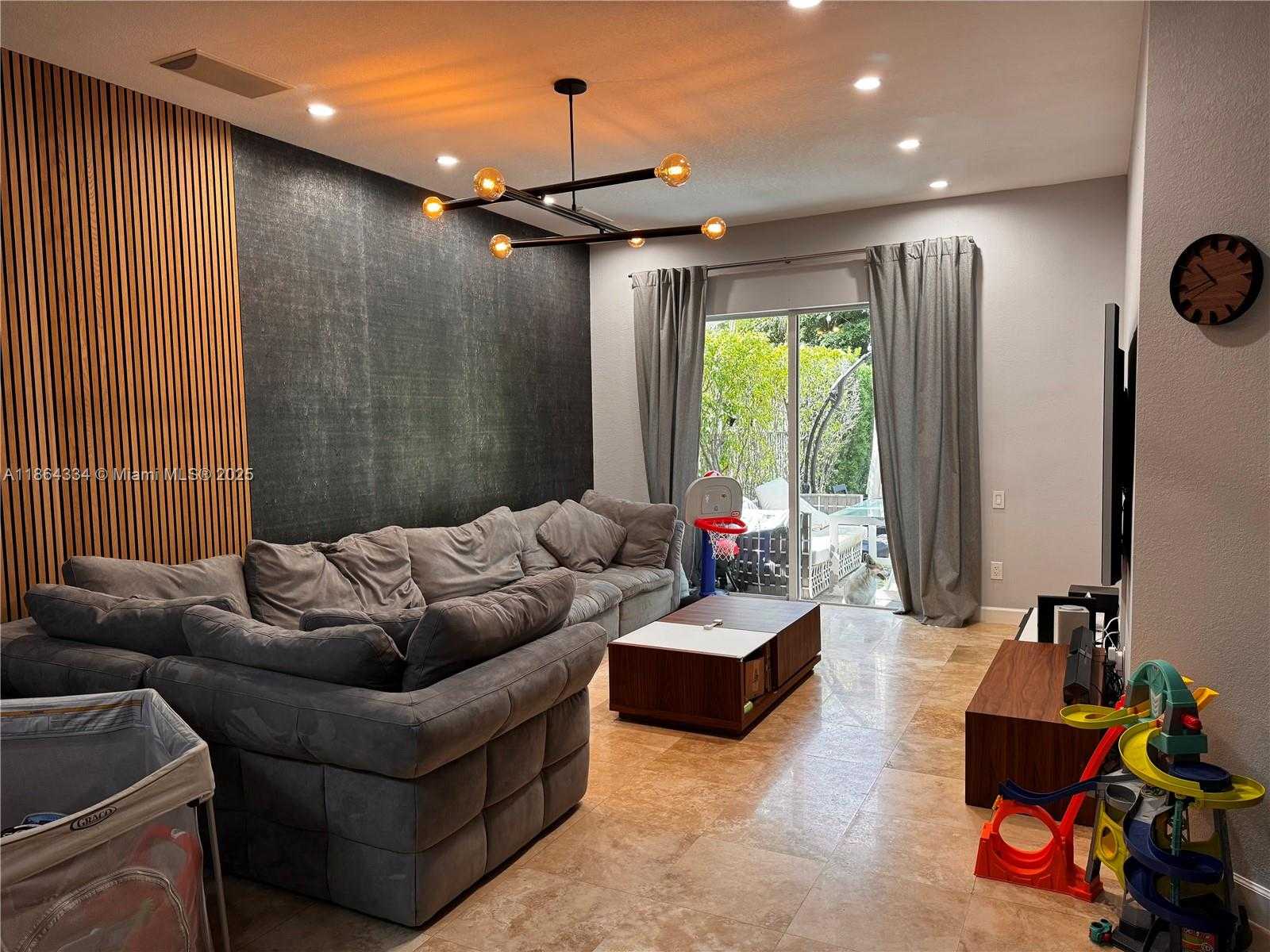 Small Image of 876 WEST SPINNAKER DR W, Hollywood Number 2