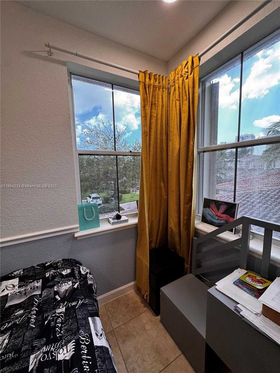 Small Image of 876 WEST SPINNAKER DR W, Hollywood Number 28