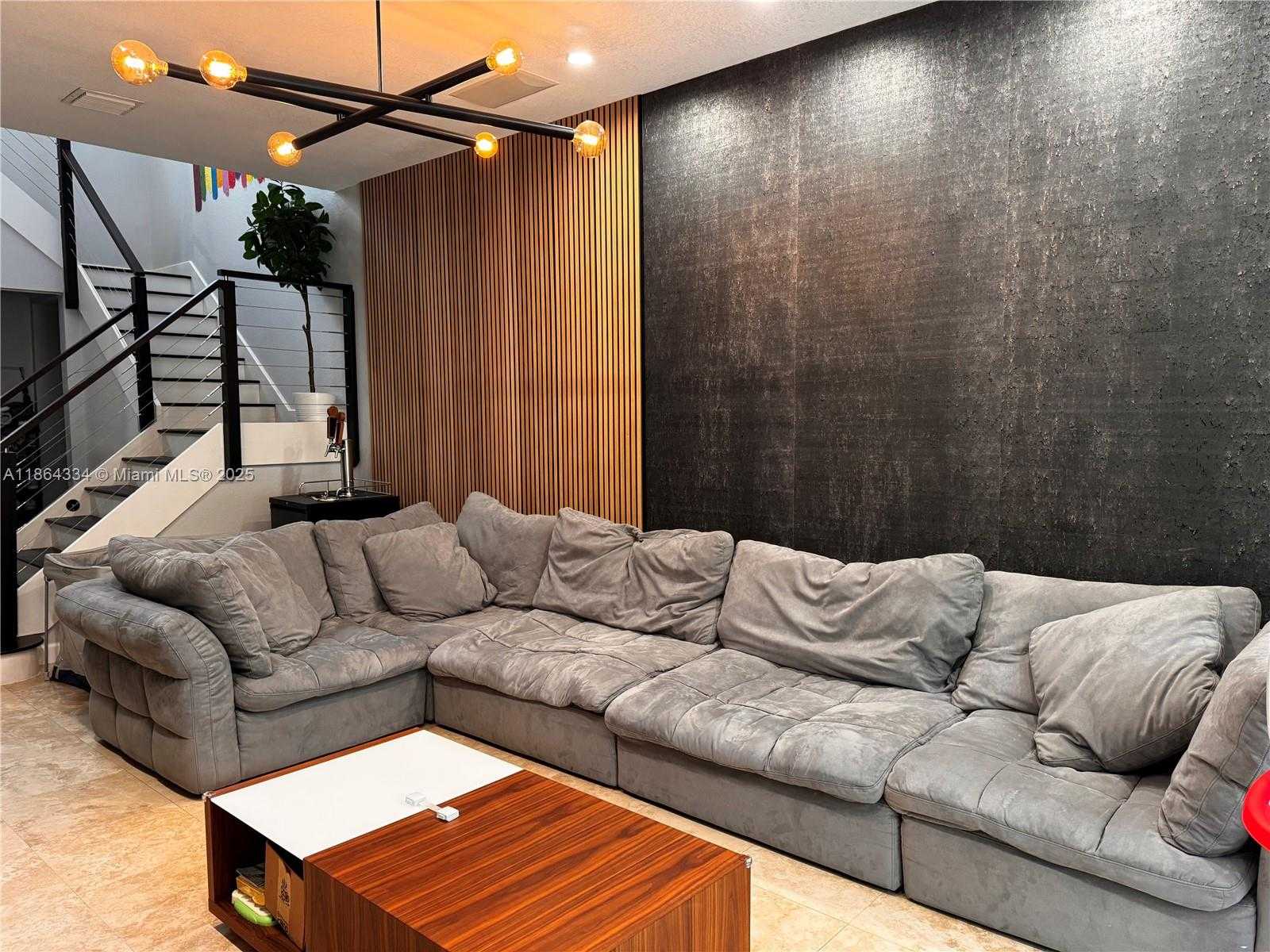 Small Image of 876 WEST SPINNAKER DR W, Hollywood Number 4