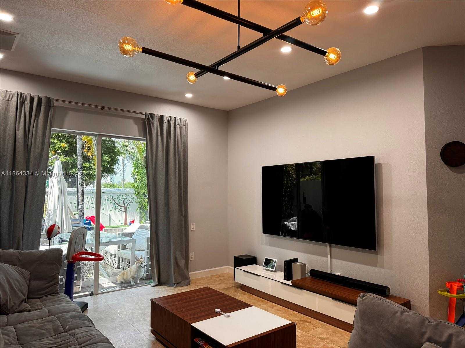 Small Image of 876 WEST SPINNAKER DR W, Hollywood Number 5