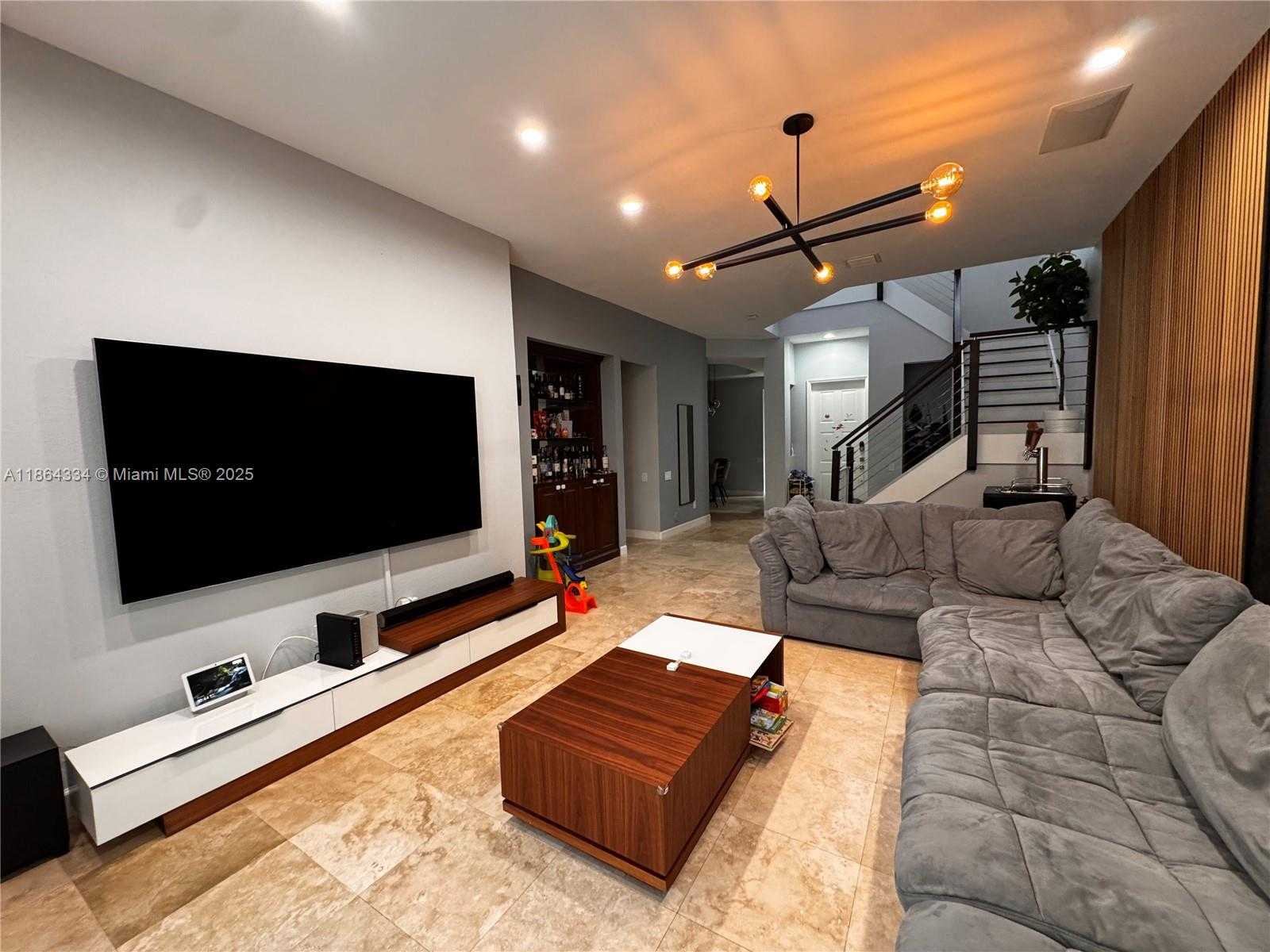Small Image of 876 WEST SPINNAKER DR W, Hollywood Number 7