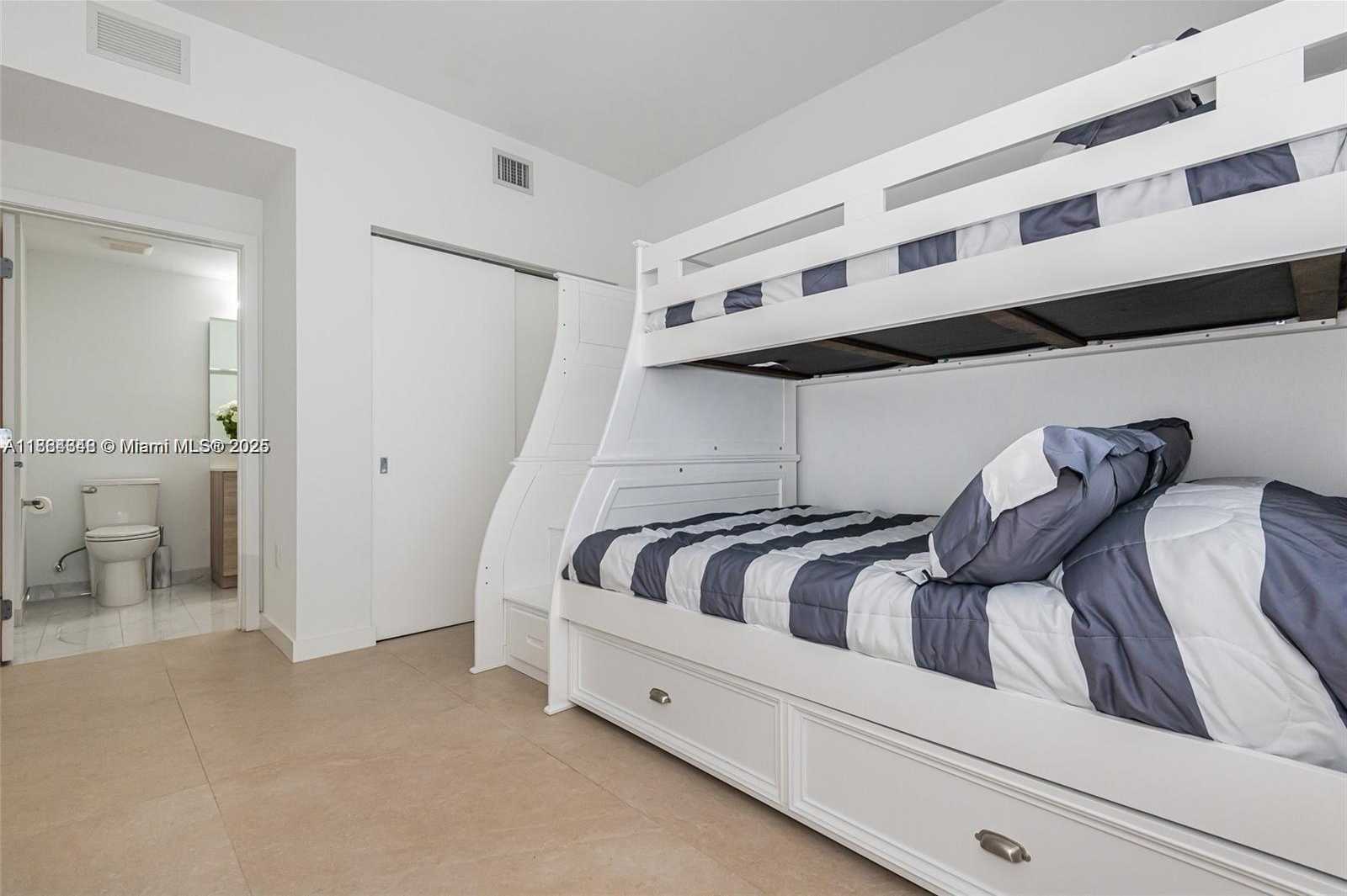 Small Image of 16385 BISCAYNE BLVD #2118, North Miami Beach Number 14