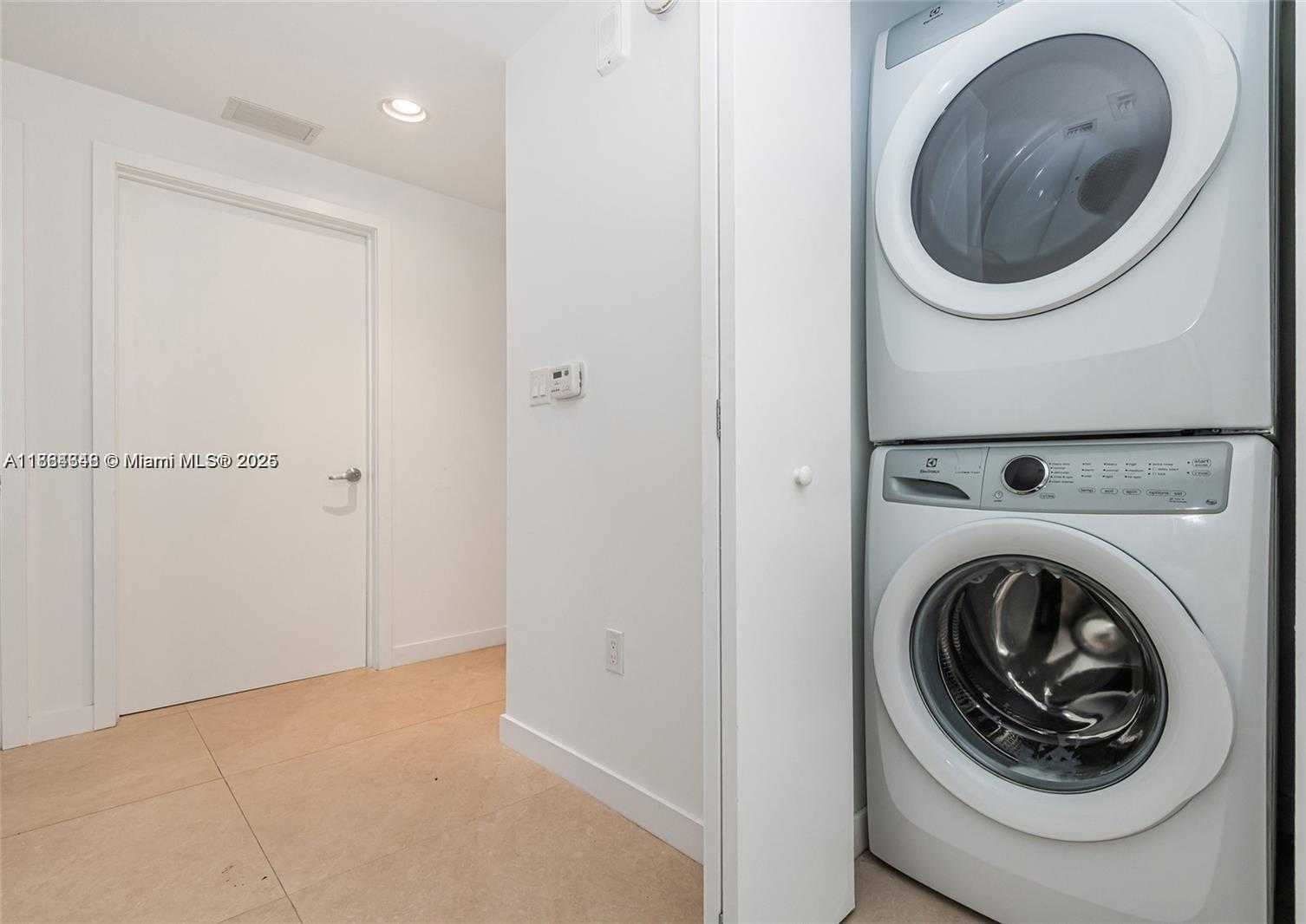 Small Image of 16385 BISCAYNE BLVD #2118, North Miami Beach Number 16
