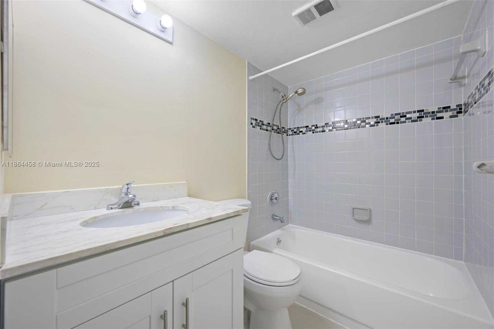 Small Image of 530 SOUTH PARK RD #18-11, Hollywood Number 11
