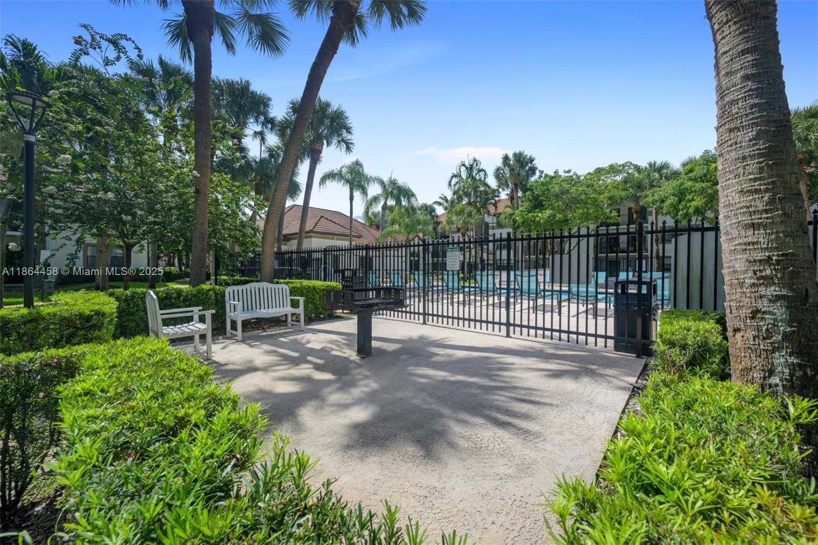 Small Image of 530 SOUTH PARK RD #18-11, Hollywood Number 2