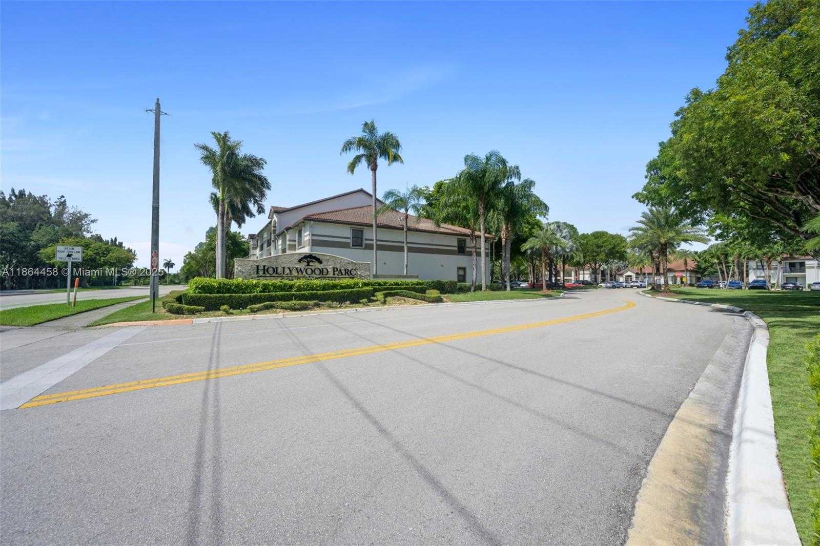 Small Image of 530 SOUTH PARK RD #18-11, Hollywood Number 3