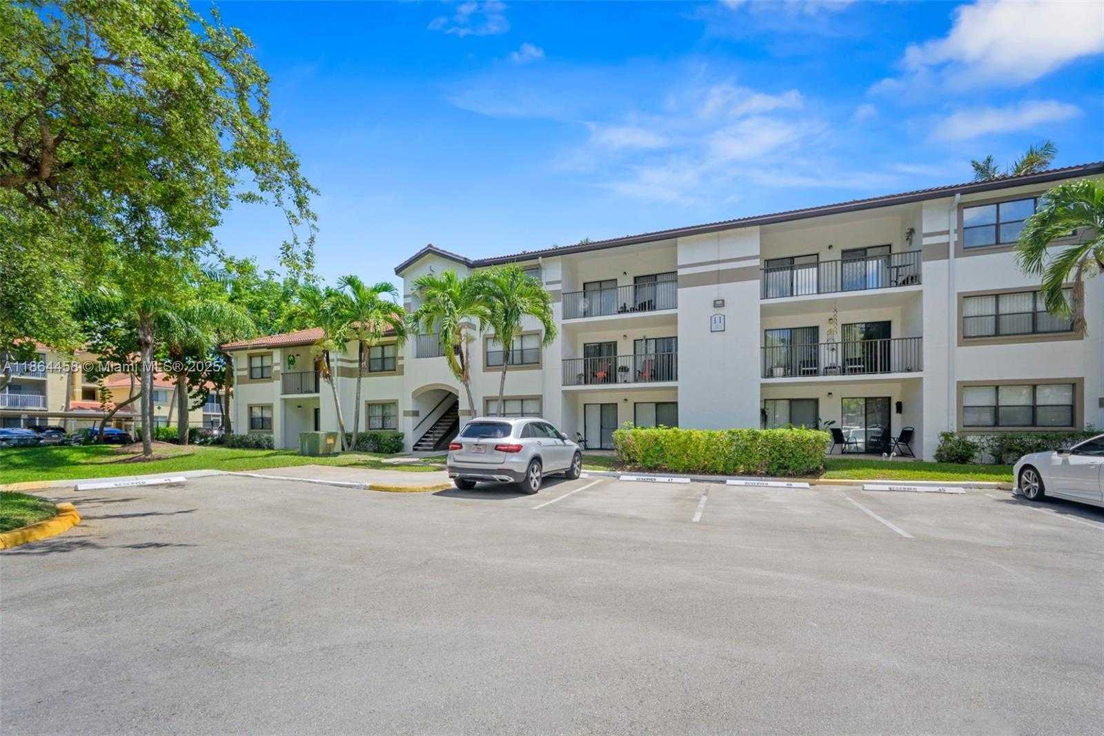 Small Image of 530 SOUTH PARK RD #18-11, Hollywood Number 6