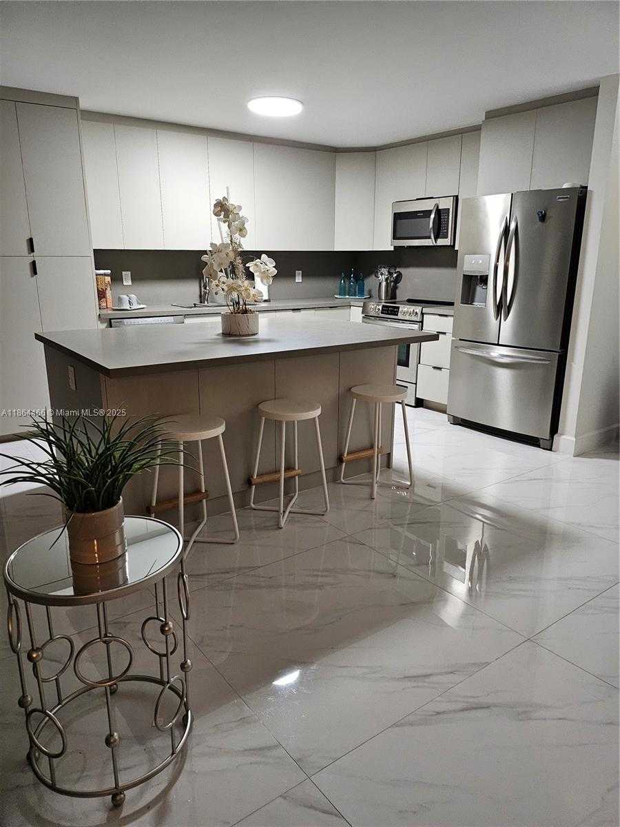 Small Image of 6423 EAST COLLINS AVE #206, Miami Beach Number 10