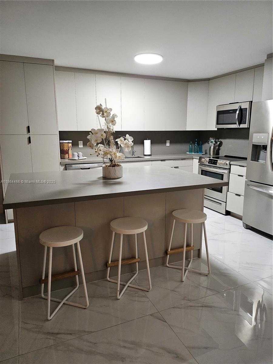 Small Image of 6423 EAST COLLINS AVE #206, Miami Beach Number 11