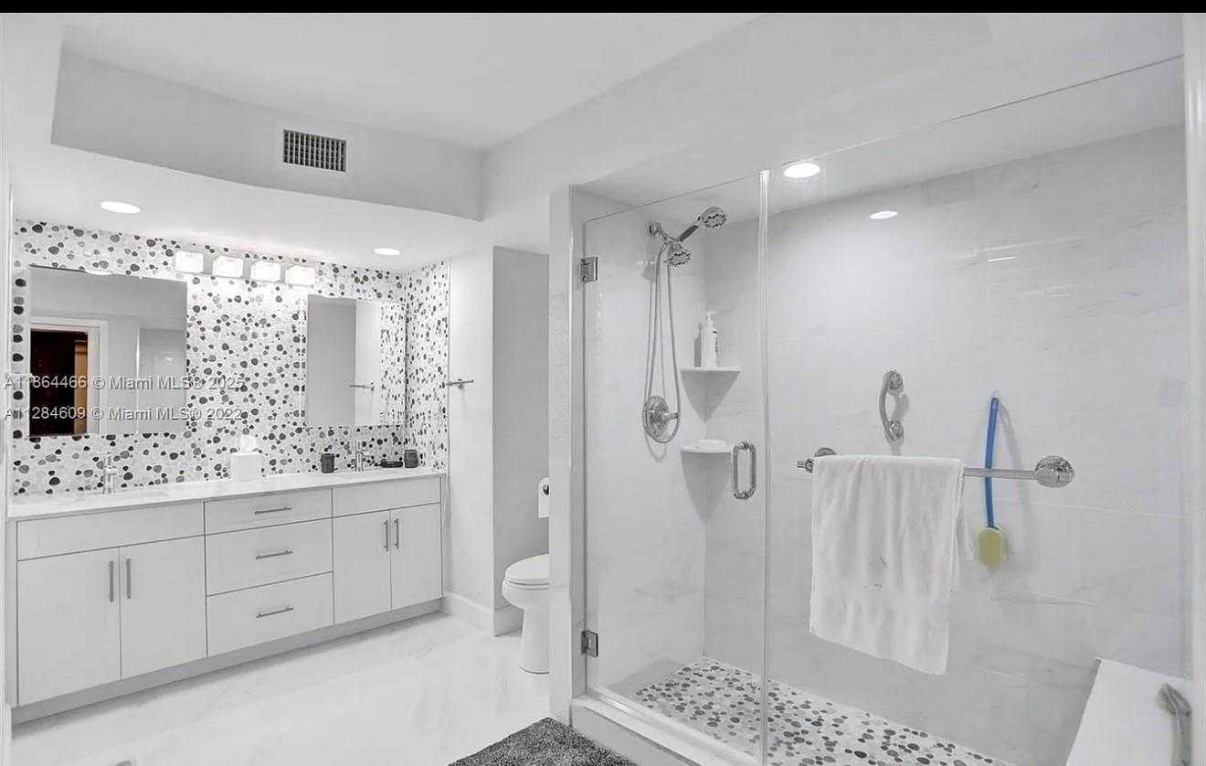 Small Image of 6423 EAST COLLINS AVE #206, Miami Beach Number 13