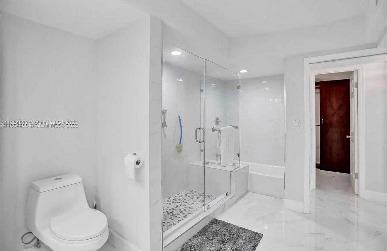 Small Image of 6423 EAST COLLINS AVE #206, Miami Beach Number 15