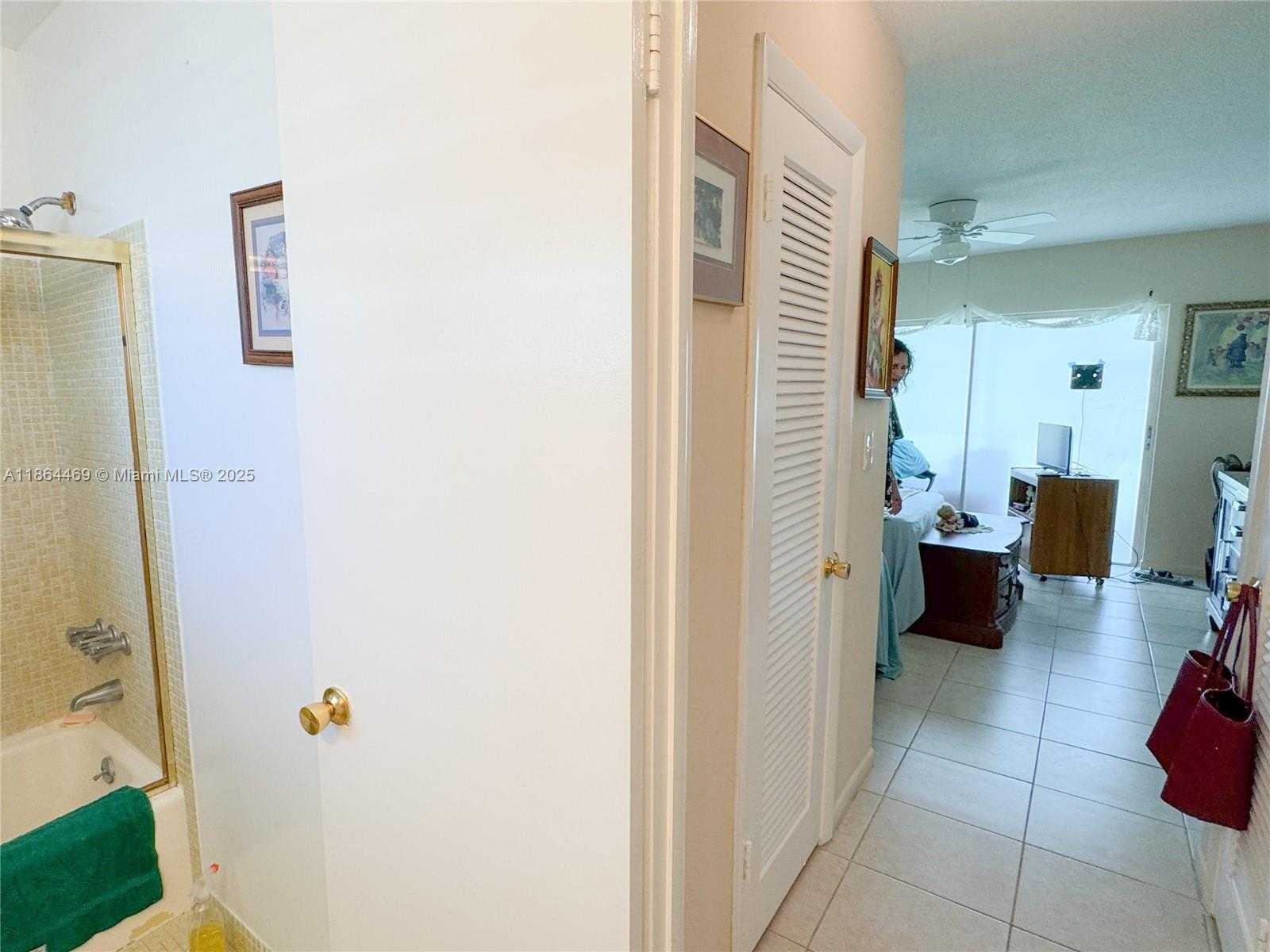 Small Image of 2300 PARK LN #105, Hollywood Number 17