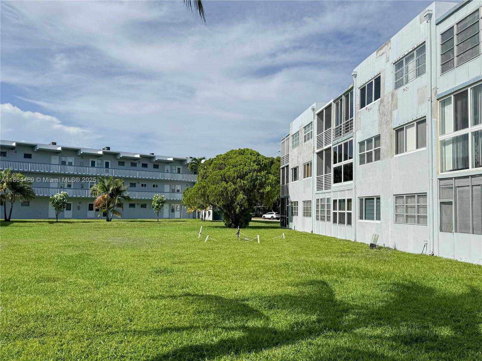 Small Image of 2300 PARK LN #105, Hollywood Number 19