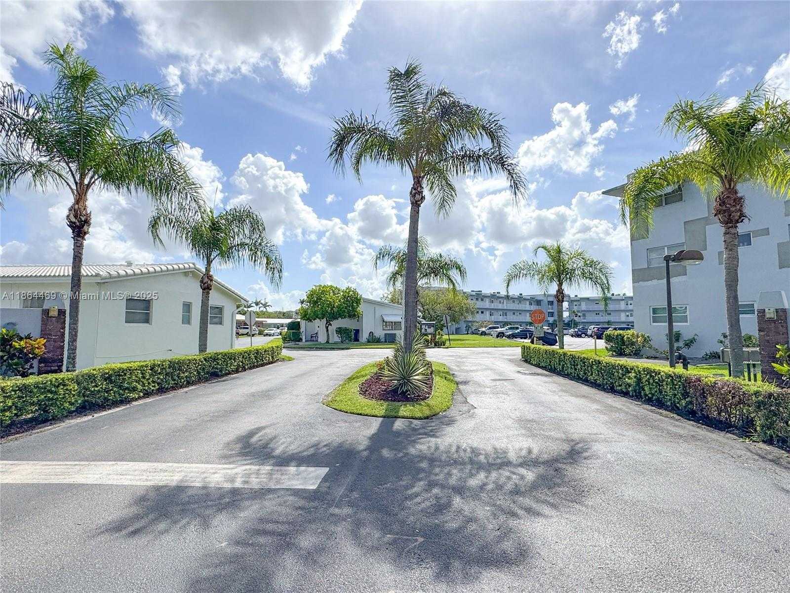 Small Image of 2300 PARK LN #105, Hollywood Number 2