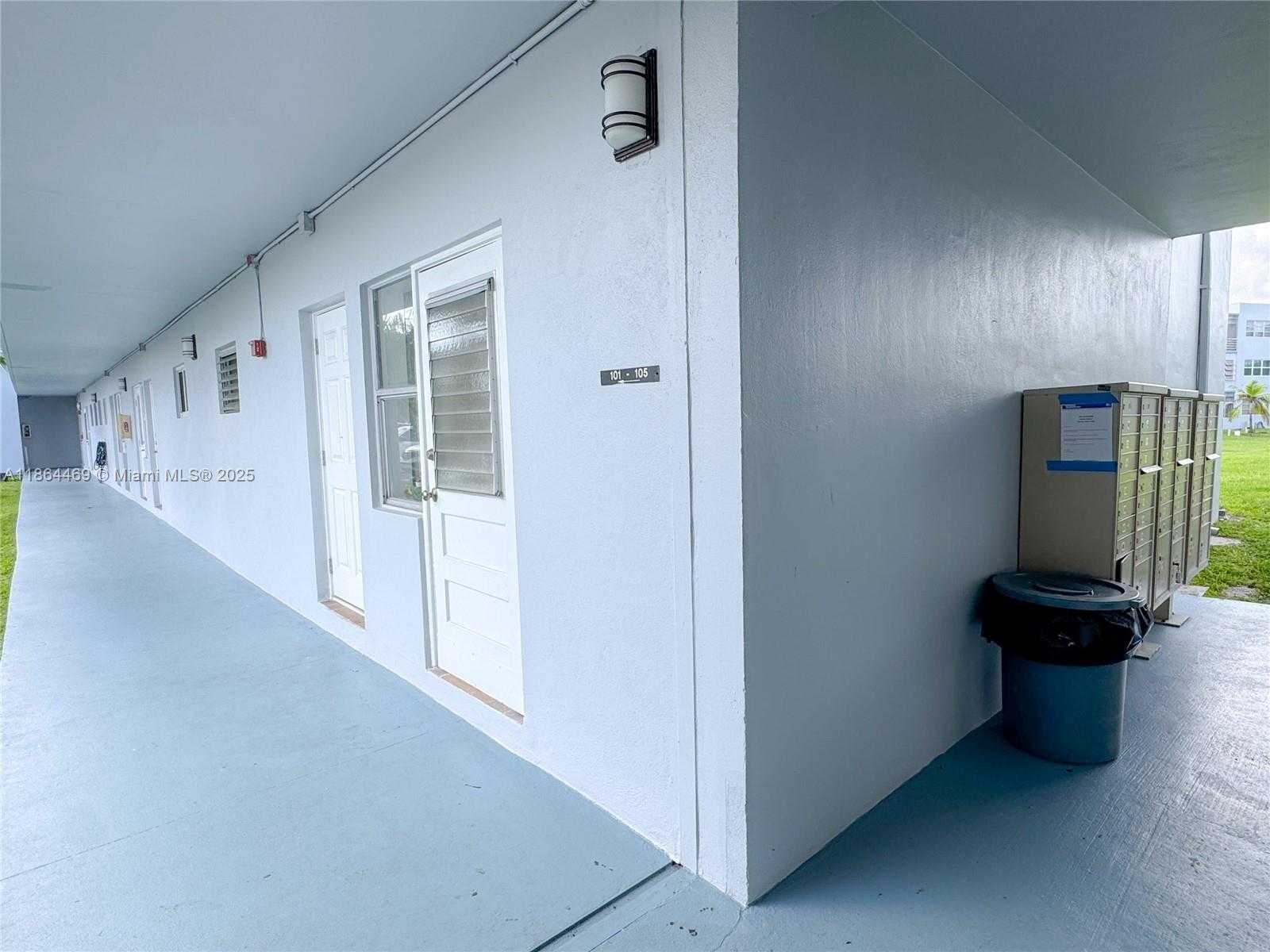 Small Image of 2300 PARK LN #105, Hollywood Number 21