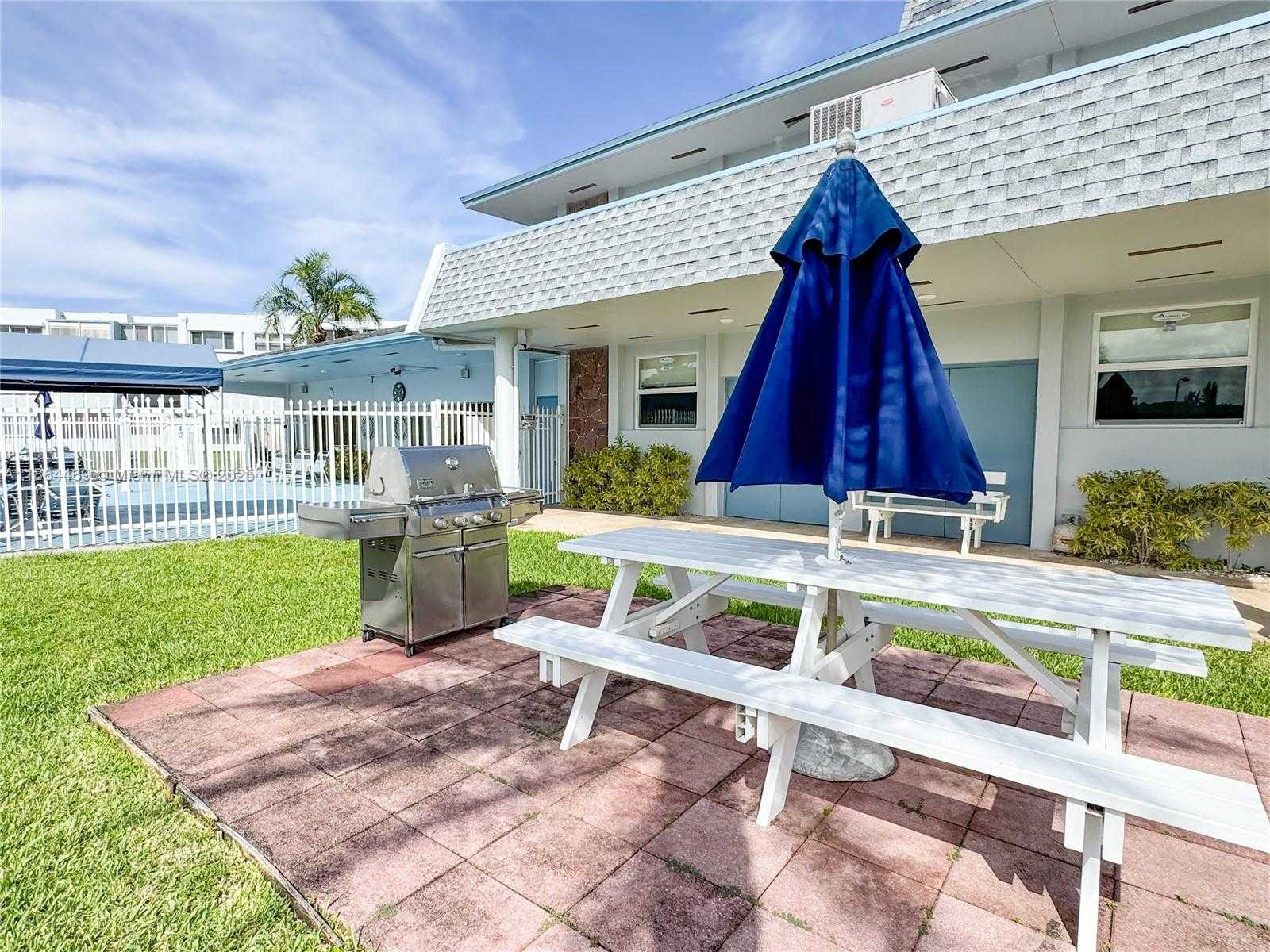 Small Image of 2300 PARK LN #105, Hollywood Number 28