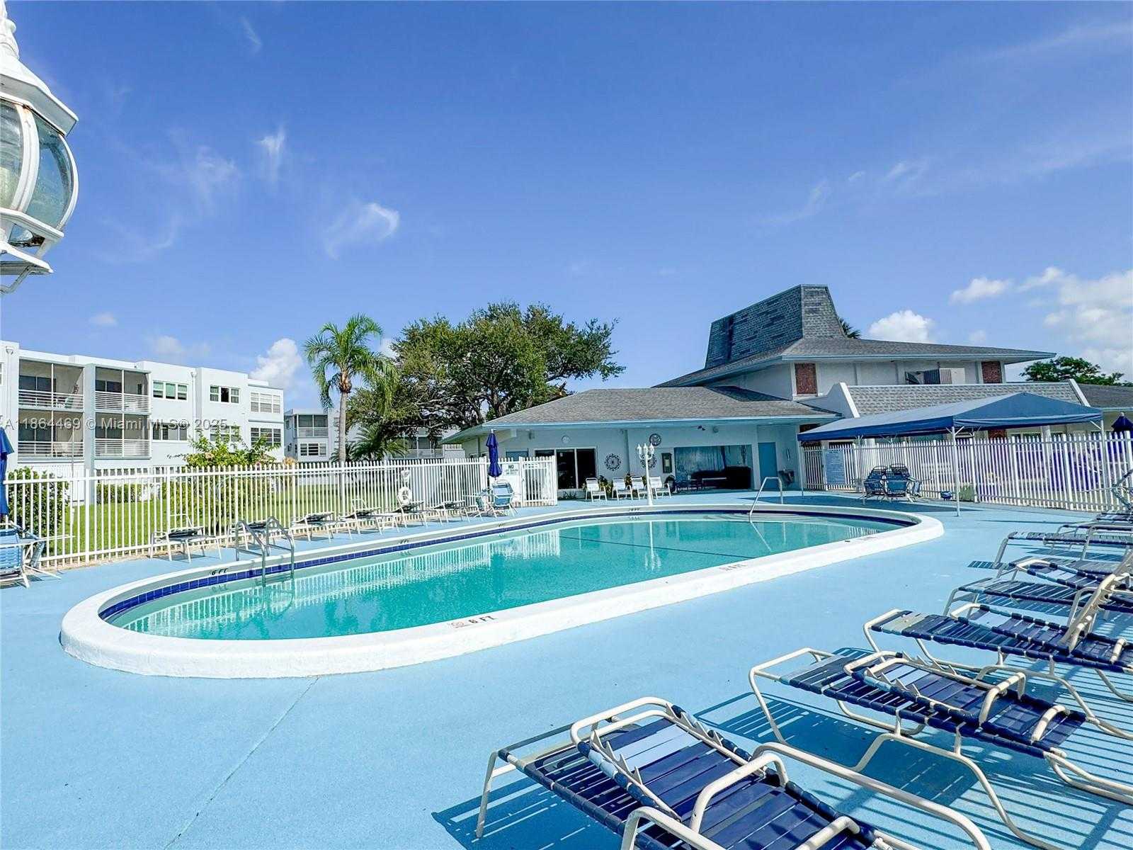 Small Image of 2300 PARK LN #105, Hollywood Number 29
