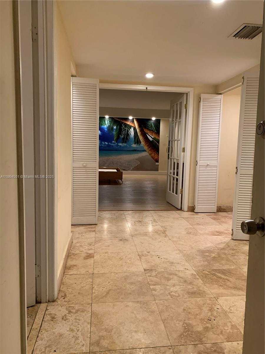 Small Image of 999 BRICKELL BAY DR #303, Miami Number 28