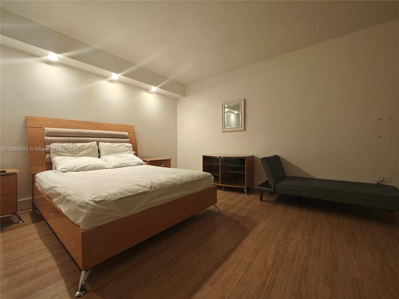 Small Image of 999 BRICKELL BAY DR #303, Miami Number 32