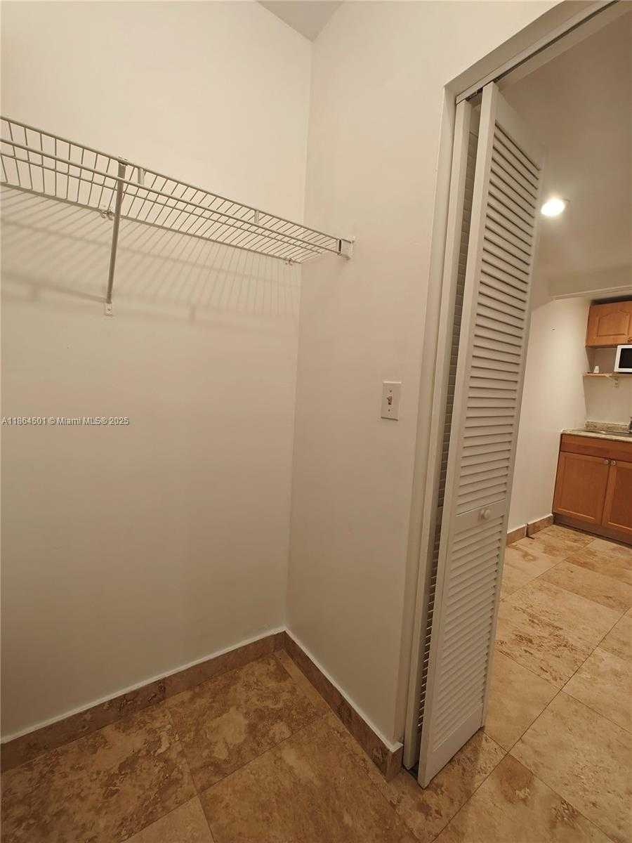 Small Image of 999 BRICKELL BAY DR #303, Miami Number 46