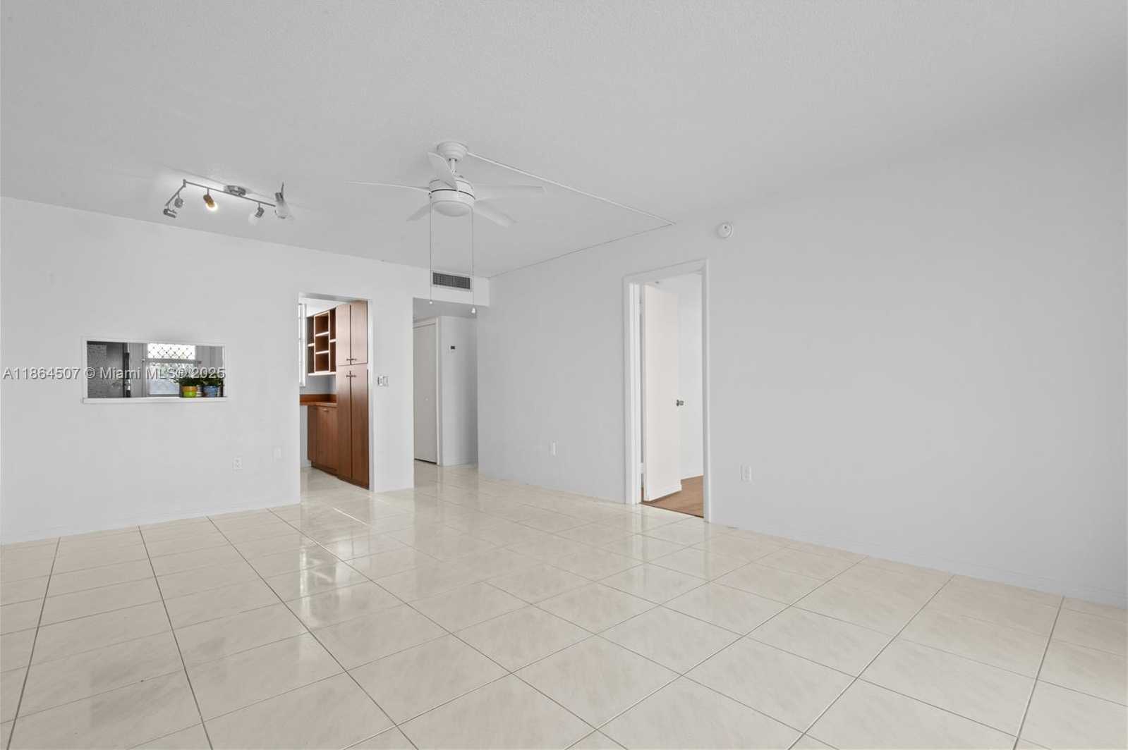 Small Image of 3030 MARCOS DRIVE #T-412, Aventura Number 11
