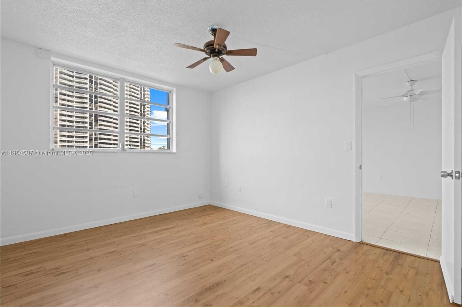 Small Image of 3030 MARCOS DRIVE #T-412, Aventura Number 16
