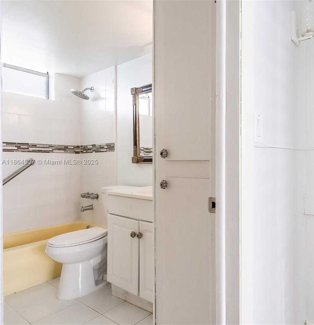 Small Image of 3030 MARCOS DRIVE #T-412, Aventura Number 20
