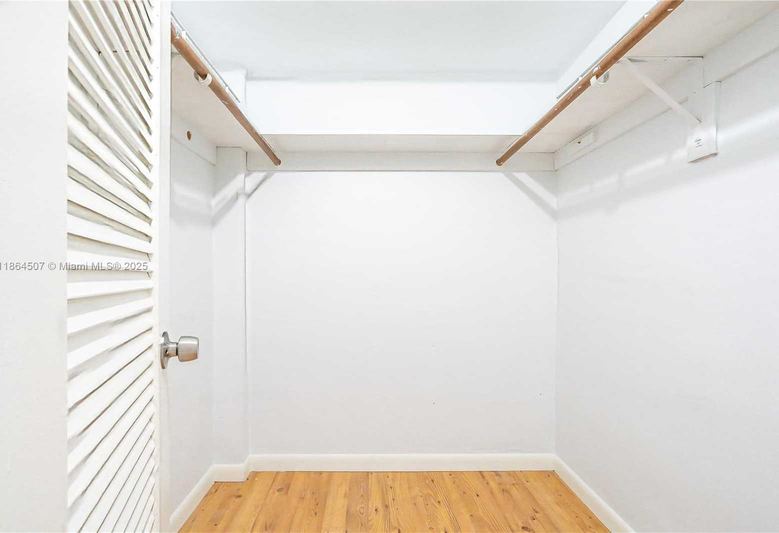 Small Image of 3030 MARCOS DRIVE #T-412, Aventura Number 21