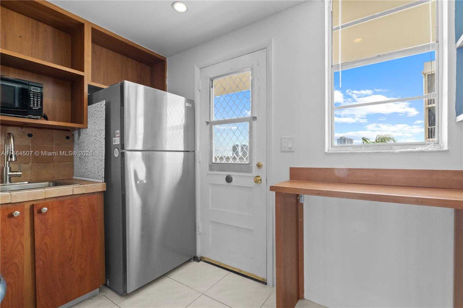 Small Image of 3030 MARCOS DRIVE #T-412, Aventura Number 24