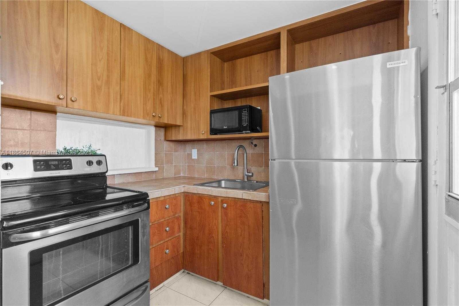 Small Image of 3030 MARCOS DRIVE #T-412, Aventura Number 25
