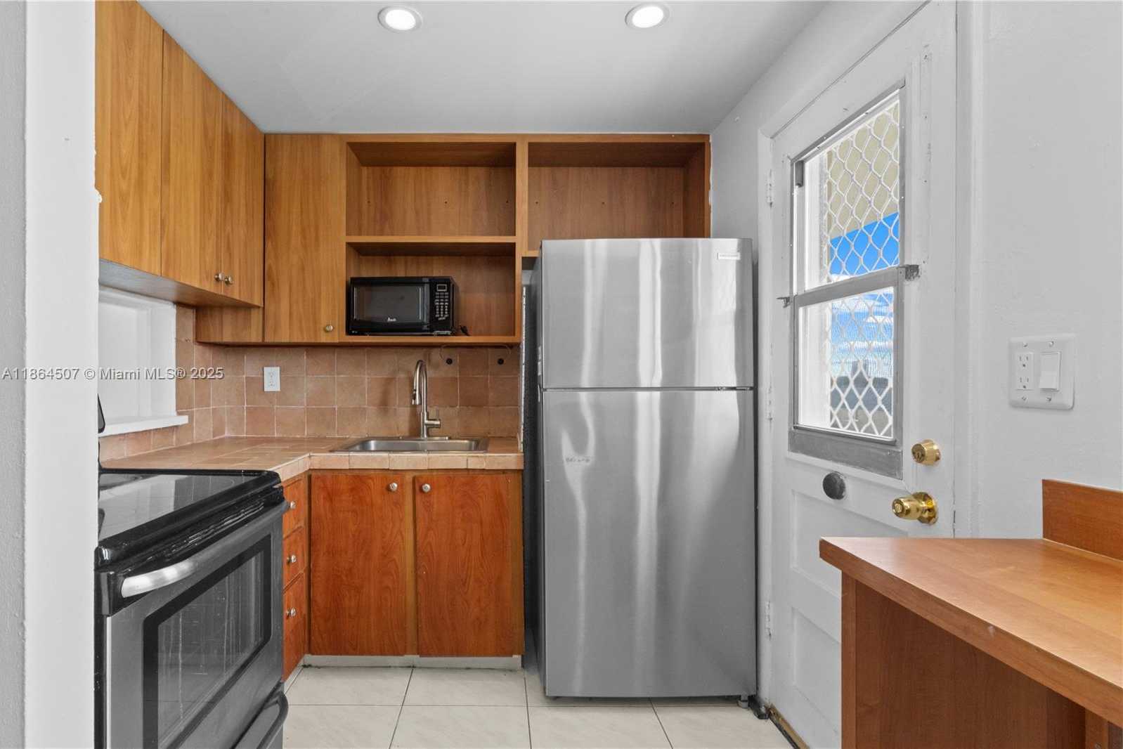 Small Image of 3030 MARCOS DRIVE #T-412, Aventura Number 26