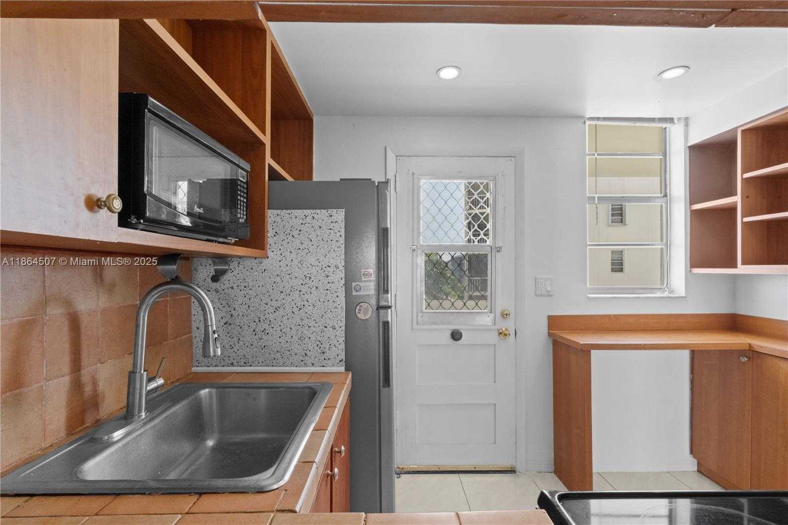 Small Image of 3030 MARCOS DRIVE #T-412, Aventura Number 28