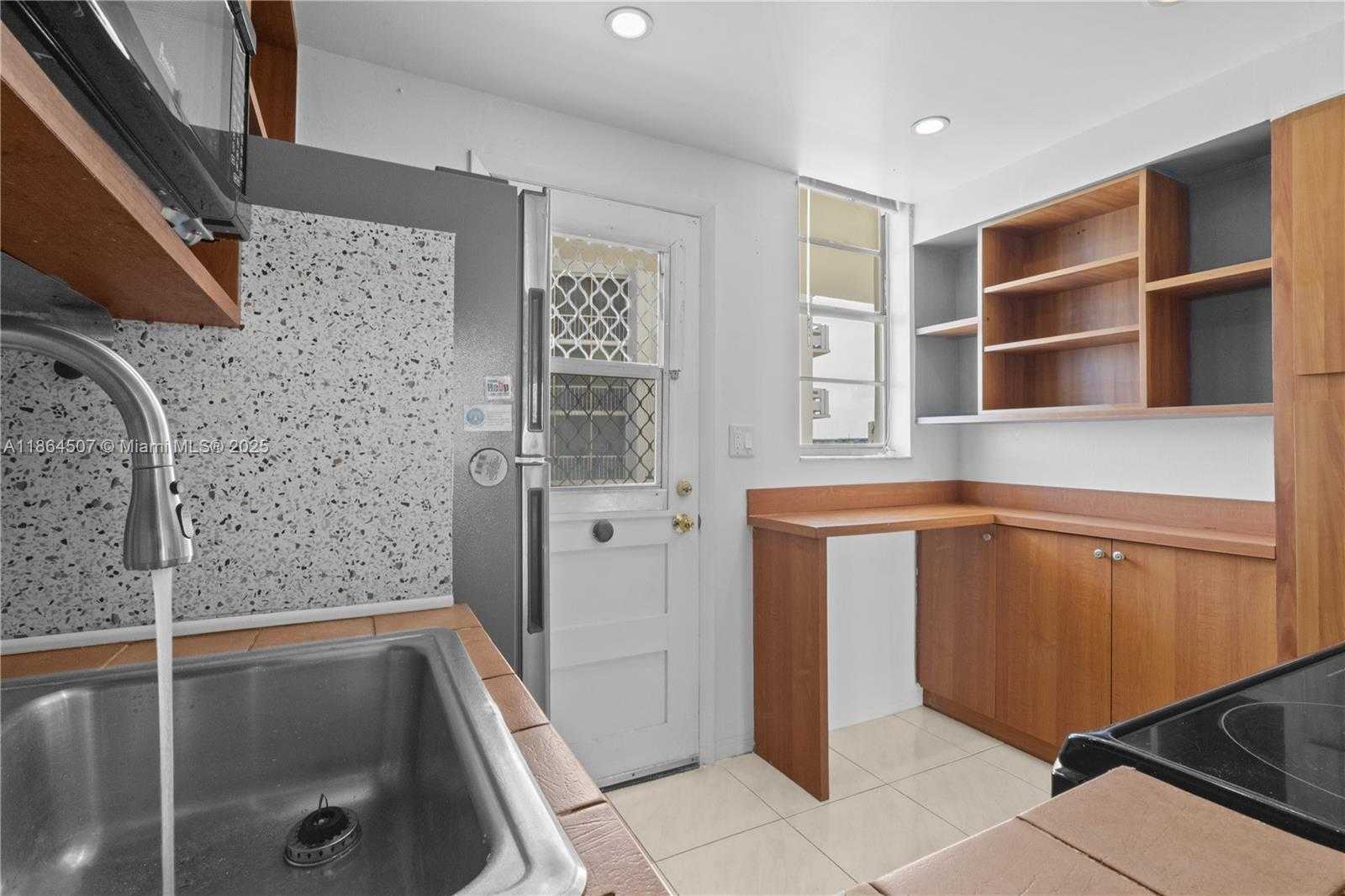 Small Image of 3030 MARCOS DRIVE #T-412, Aventura Number 29
