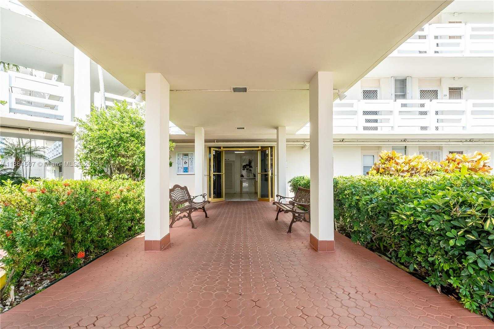 Small Image of 3030 MARCOS DRIVE #T-412, Aventura Number 33