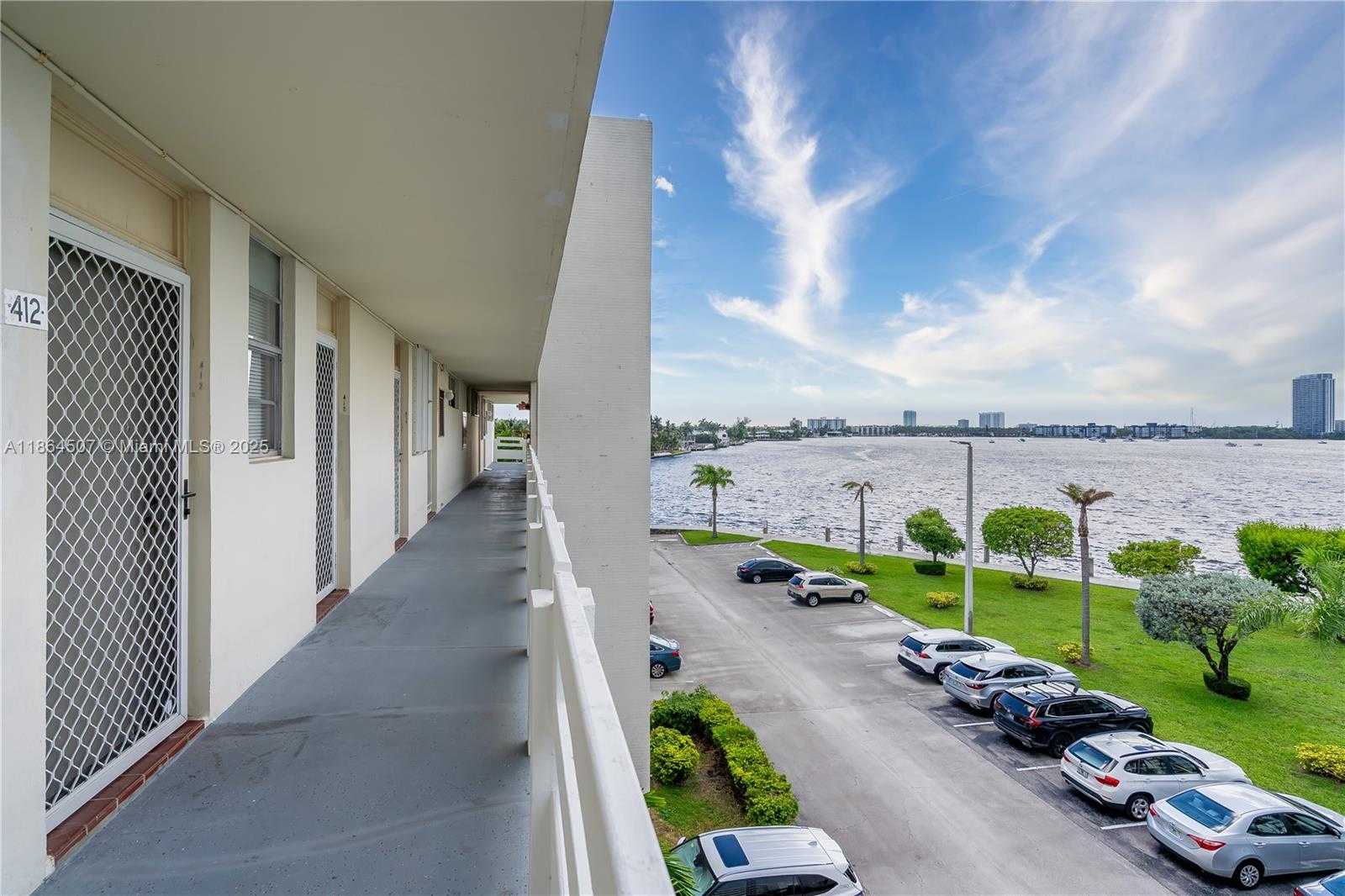 Small Image of 3030 MARCOS DRIVE #T-412, Aventura Number 5