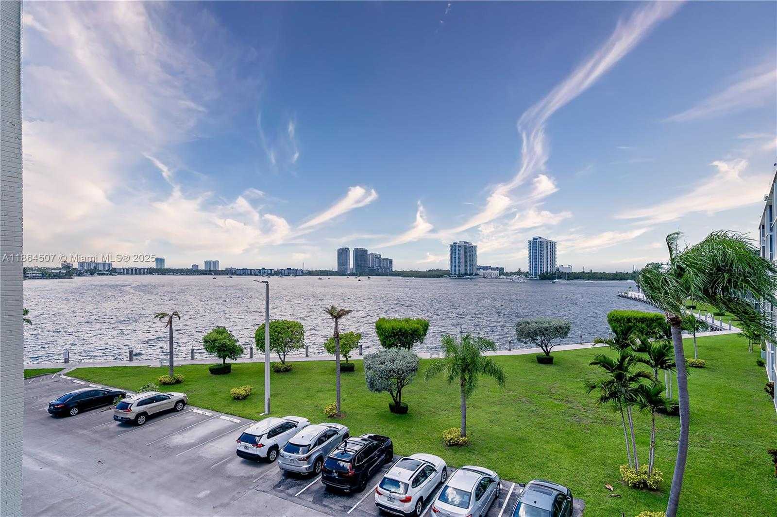 Small Image of 3030 MARCOS DRIVE #T-412, Aventura Number 6