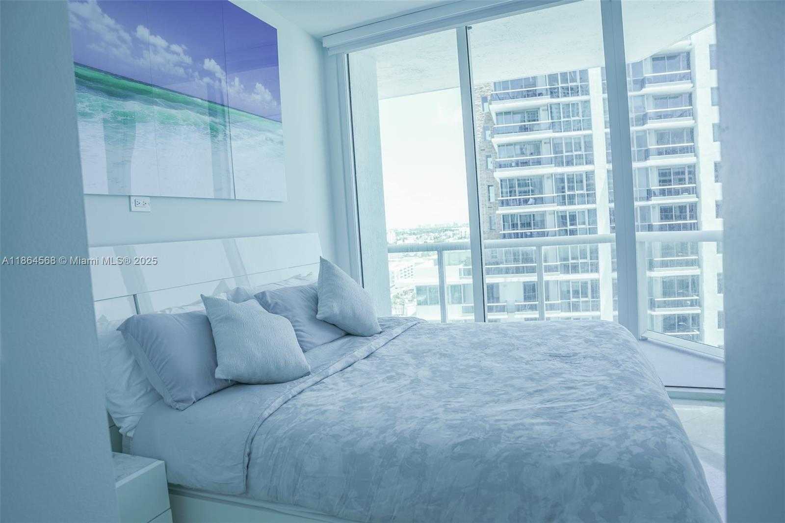 Small Image of 6515 COLLINS AVE #1709, Miami Beach Number 16