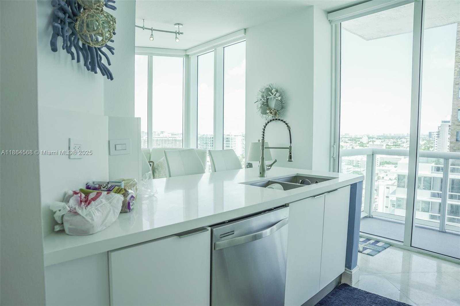 Small Image of 6515 COLLINS AVE #1709, Miami Beach Number 8