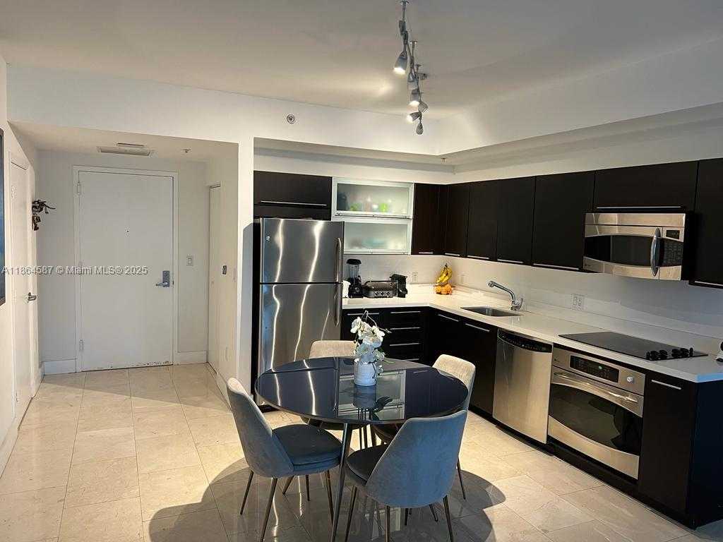 Small Image of 90 NW 3rd St, Miami, FL 33128, USA Number 3