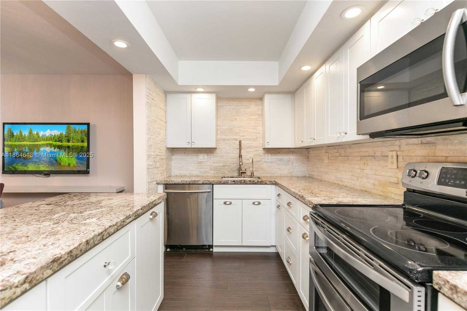 Small Image of 20291 NORTH EAST 30TH AVE #PH-10, Aventura Number 2