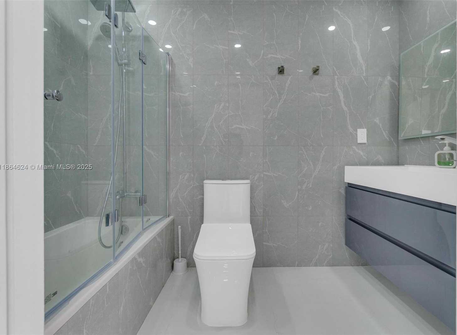 Small Image of 18011 BISCAYNE BLVD #PH04, Aventura Number 19