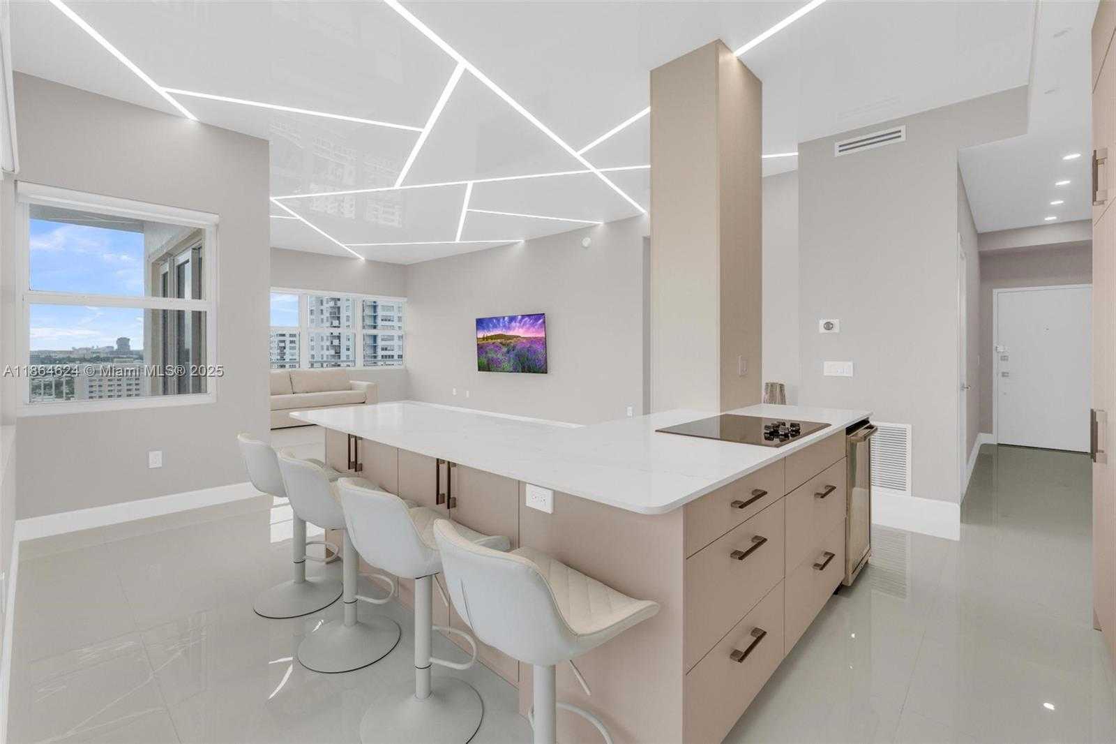 Small Image of 18011 BISCAYNE BLVD #PH04, Aventura Number 2