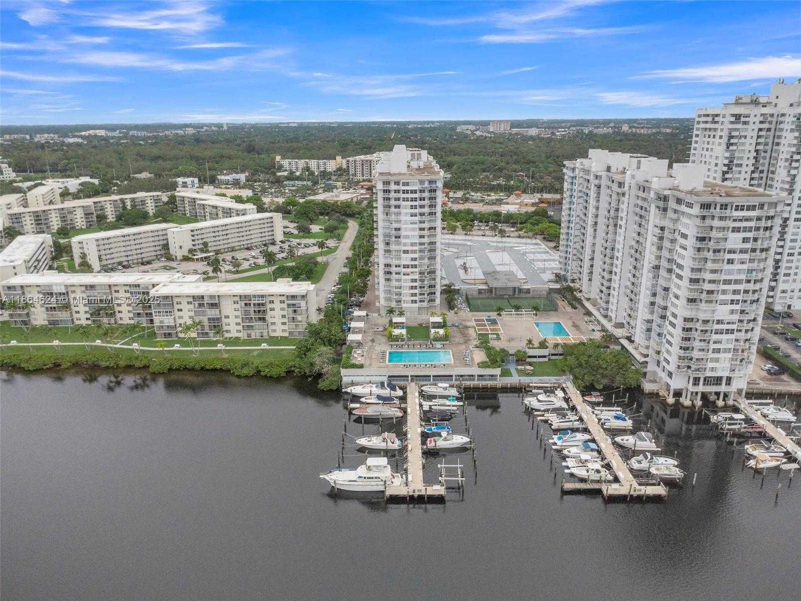 Small Image of 18011 BISCAYNE BLVD #PH04, Aventura Number 38